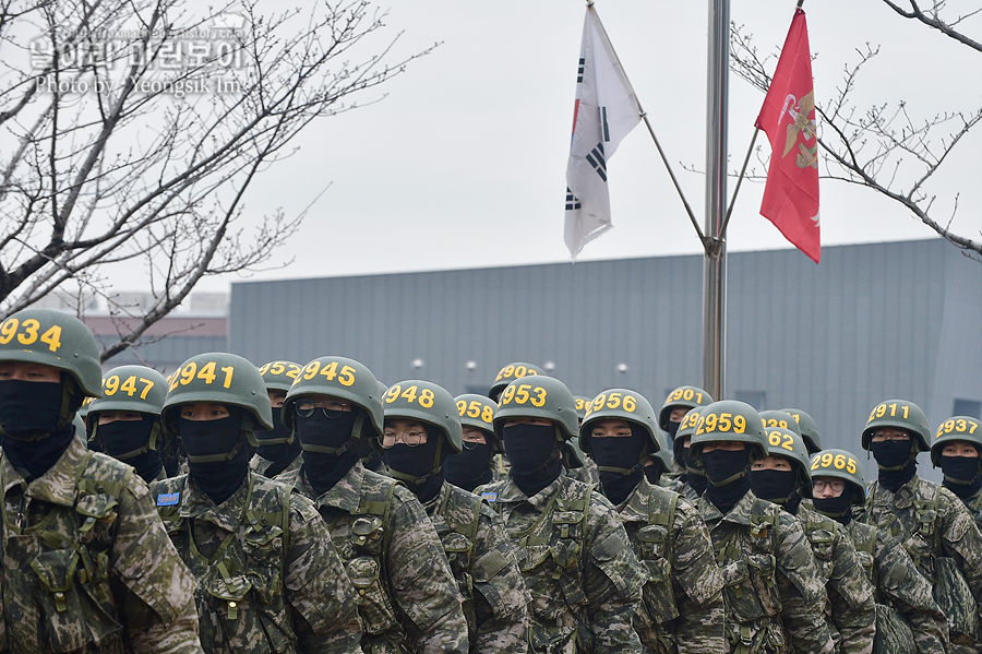 해병대 신병 1265기 2교육대 극기주 빨간명찰수여식_1402.jpg