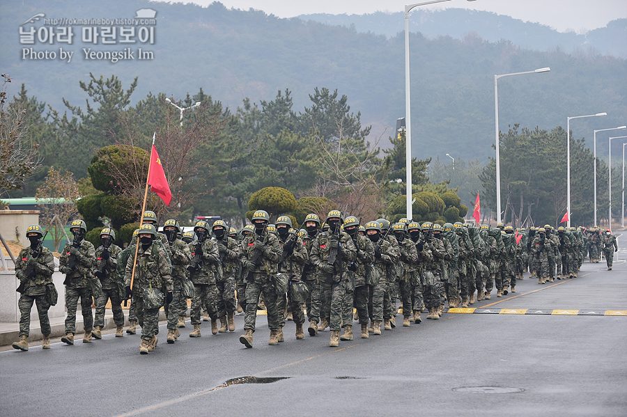 해병대 신병 1265기 2교육대 극기주 빨간명찰수여식_7597.jpg