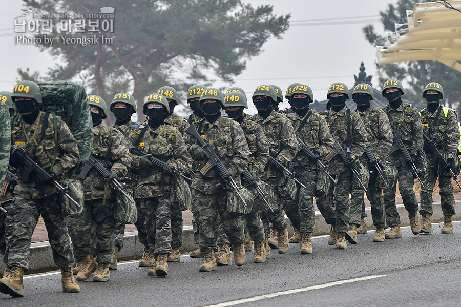 해병대 신병 1265기 2교육대 극기주 빨간명찰수여식_1296.jpg