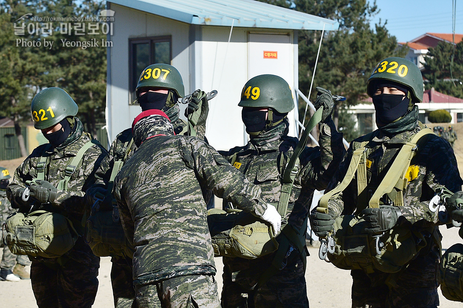 해병대 신병 1265기 2교육대 3주차 공수기초훈련_9040.jpg