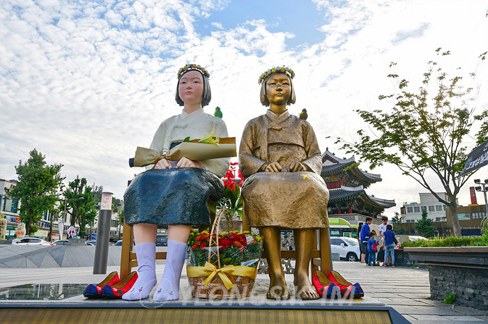 전주 한옥마을 풍남문광장 평화의 소녀상 1.jpg