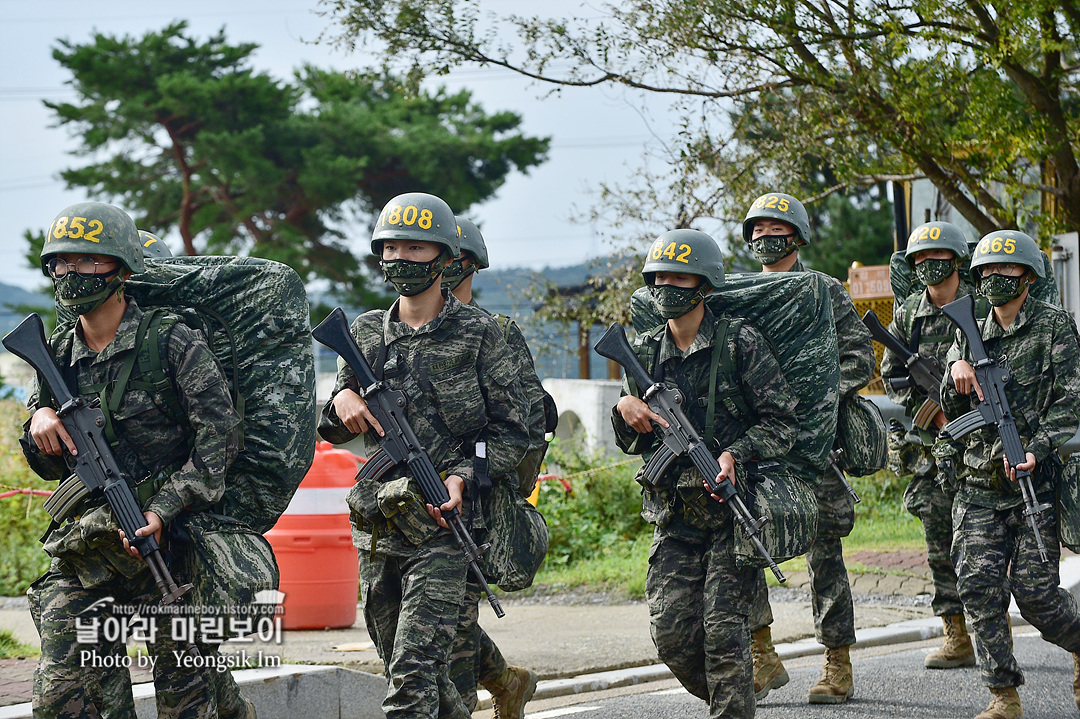 해병대 신병 1261기 빨간명찰수여식_8778.jpg