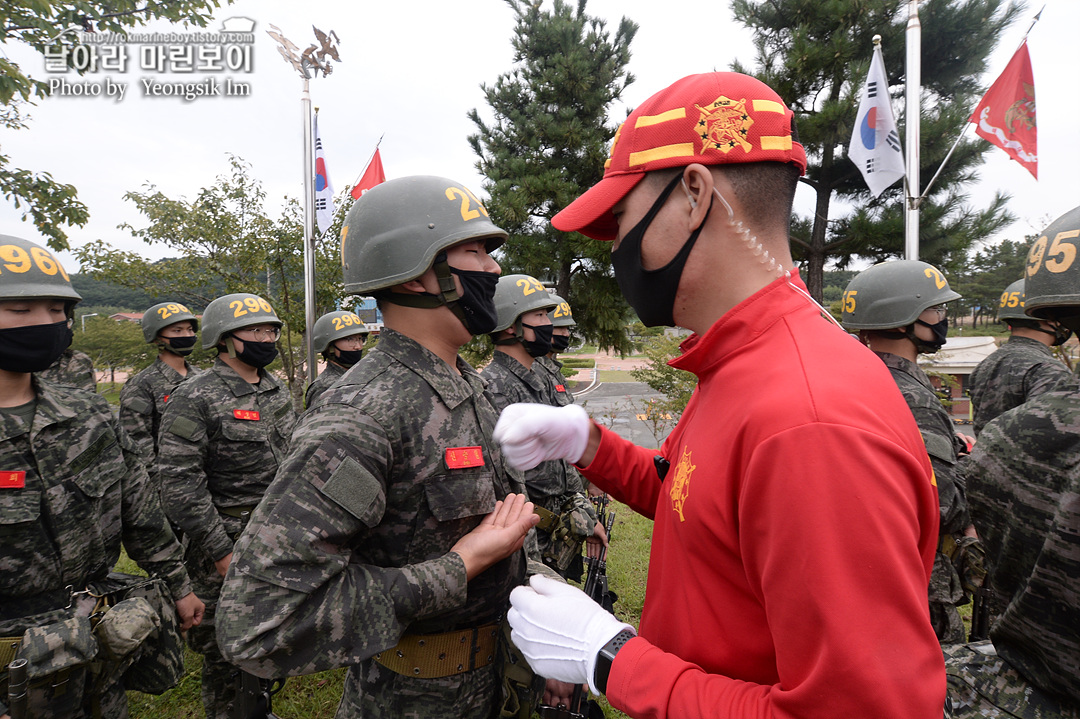 해병대 신병 1261기 빨간명찰수여식_8871_10.jpg