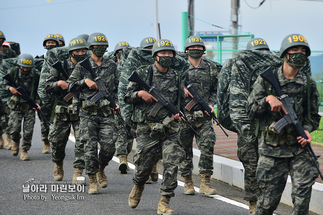 해병대 신병 1261기 빨간명찰수여식_8781.jpg