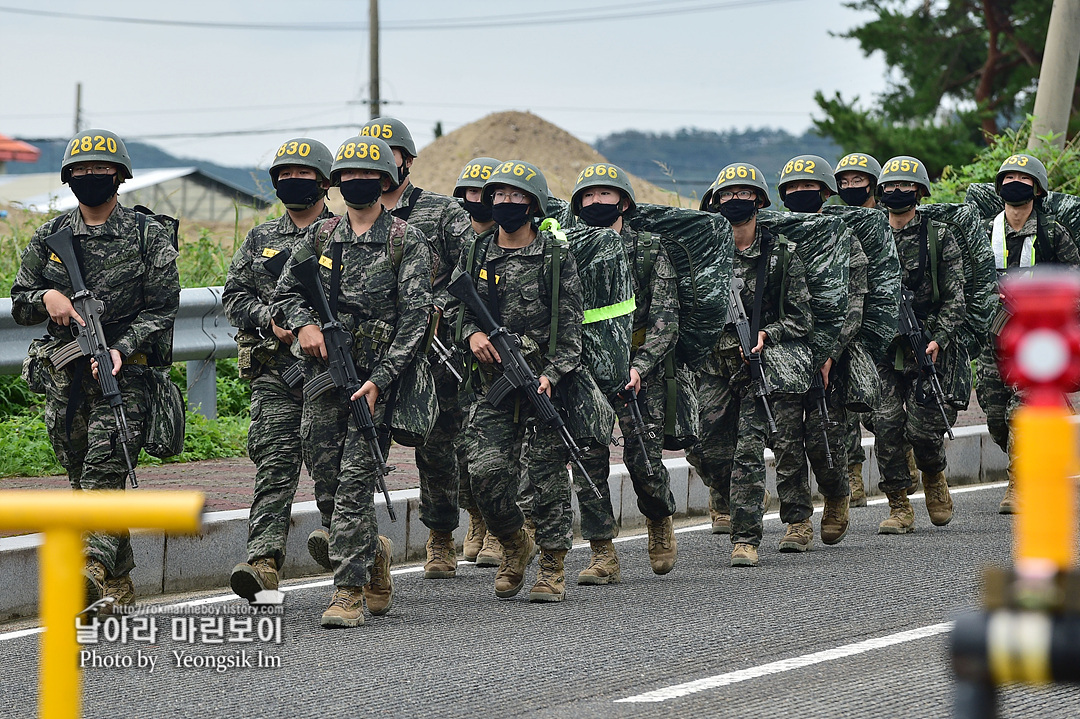 해병대 신병 1261기 빨간명찰수여식_8817.jpg