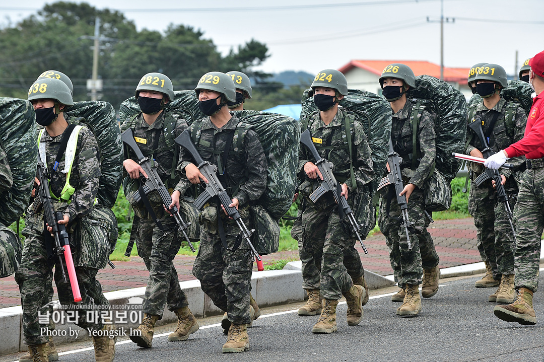 해병대 신병 1261기 빨간명찰수여식_8824.jpg