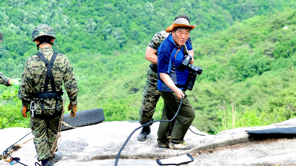 육군 산악훈련 촬영중 2_16_9.jpg